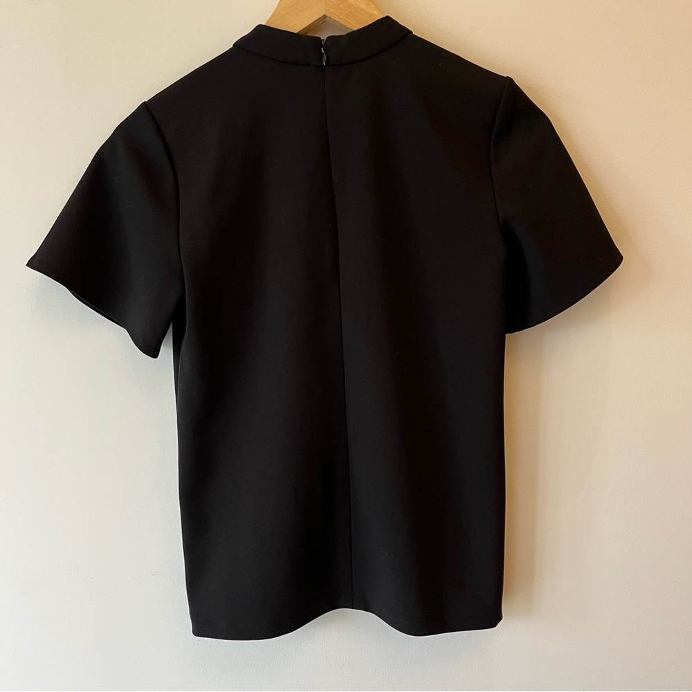 Petite Keyhole Top - Picture 2 of 6